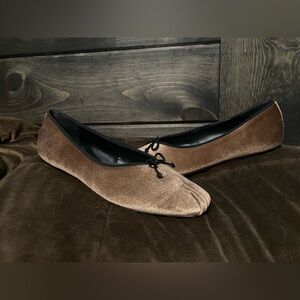 Courtney Grow/Antonio, leather sole, size 10,new without tags,comfy brown flats